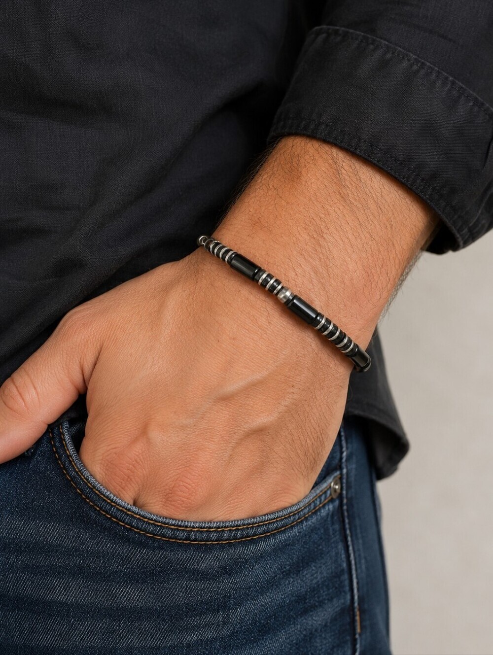 3/$30 VTG Men's Black Acrylic Tube Beaded Bracelet